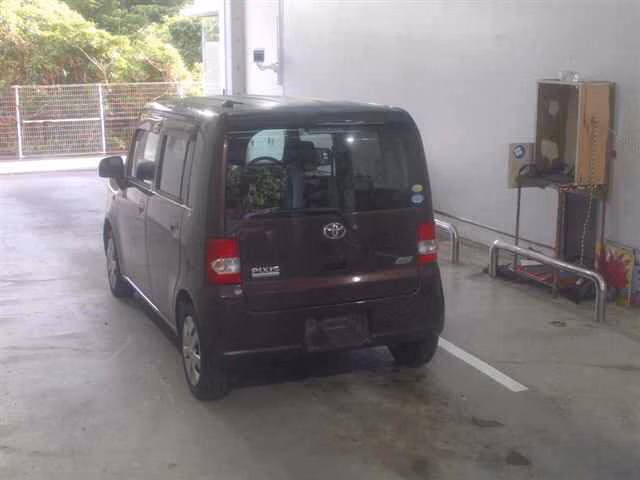 TOYOTA PIXIS SPACE