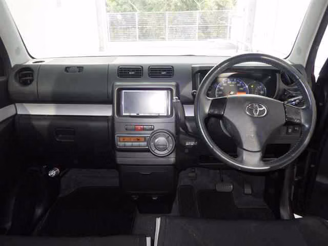 TOYOTA PIXIS SPACE