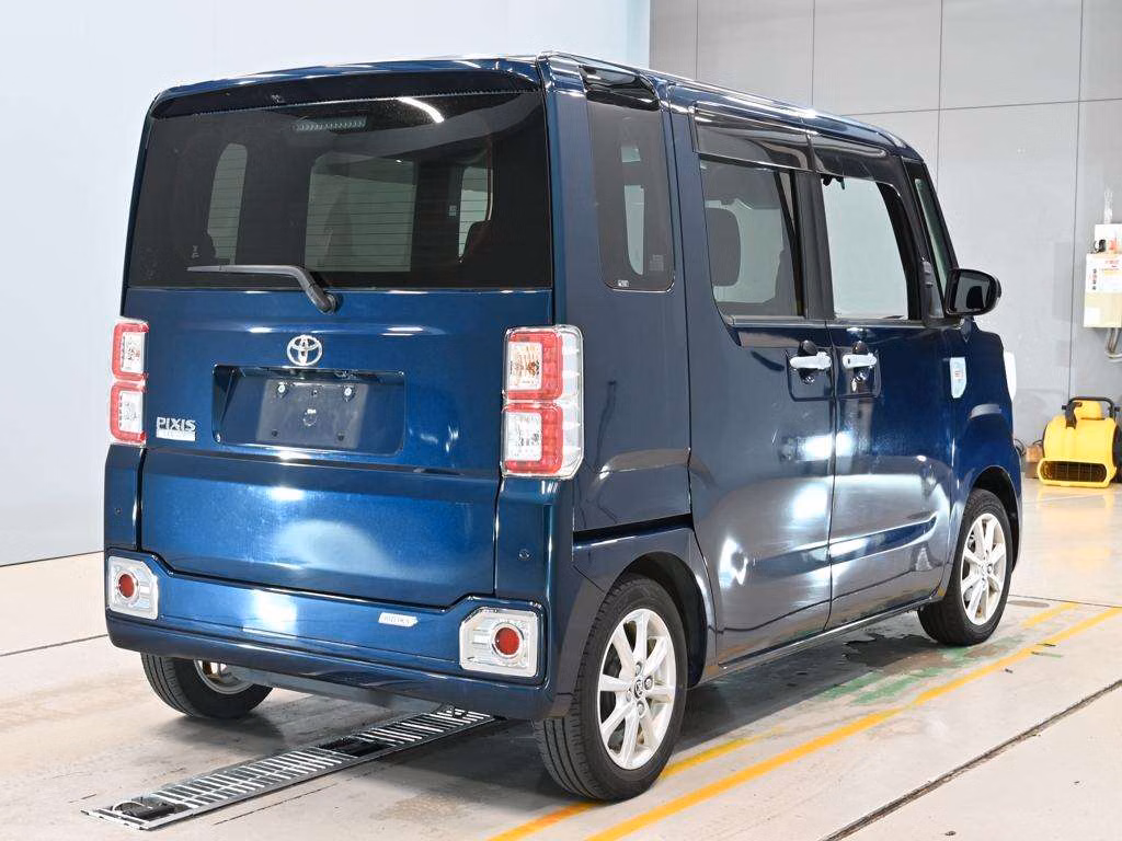 TOYOTA PIXIS MEGA