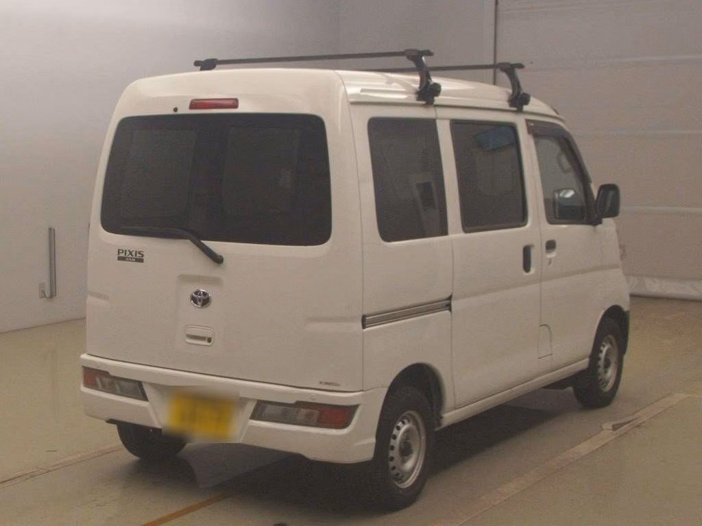 TOYOTA PIXIS VAN
