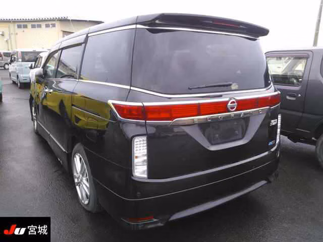 NISSAN ELGRAND