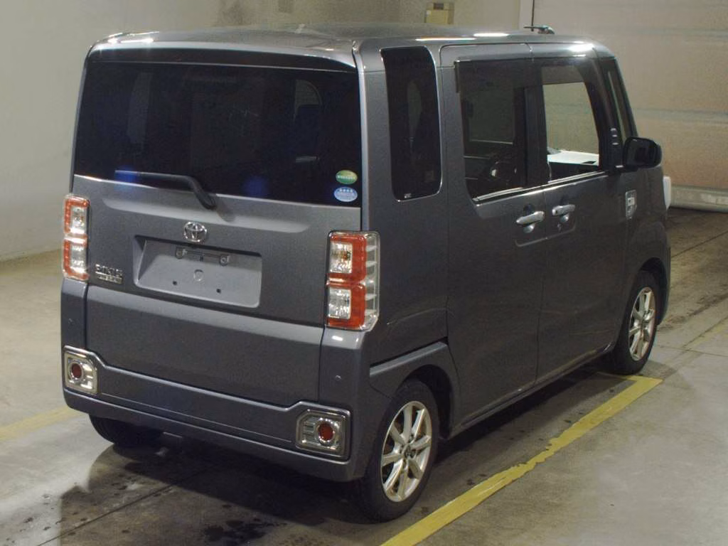 TOYOTA PIXIS MEGA