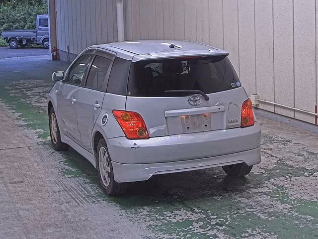 TOYOTA IST