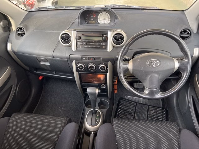 TOYOTA IST