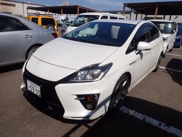TOYOTA PRIUS
