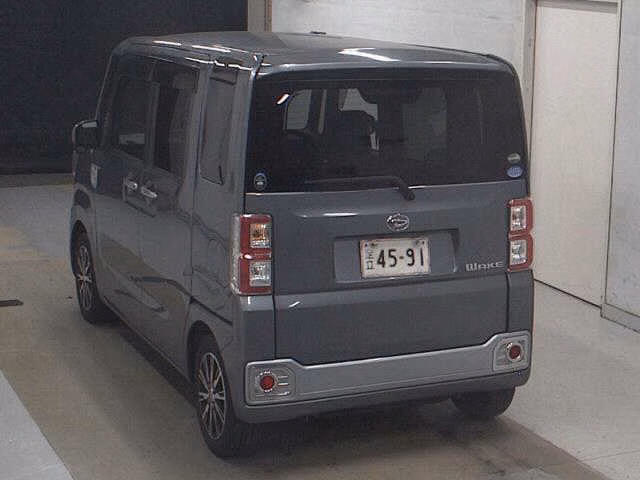 DAIHATSU WAKE