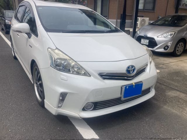 TOYOTA PRIUS ALPHA