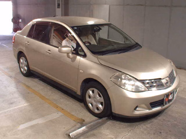 NISSAN TIIDA LATIO
