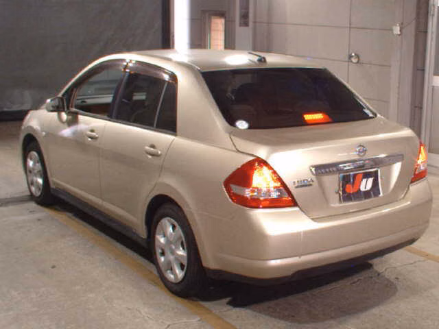 NISSAN TIIDA LATIO