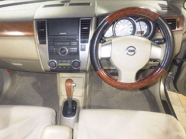 NISSAN TIIDA LATIO
