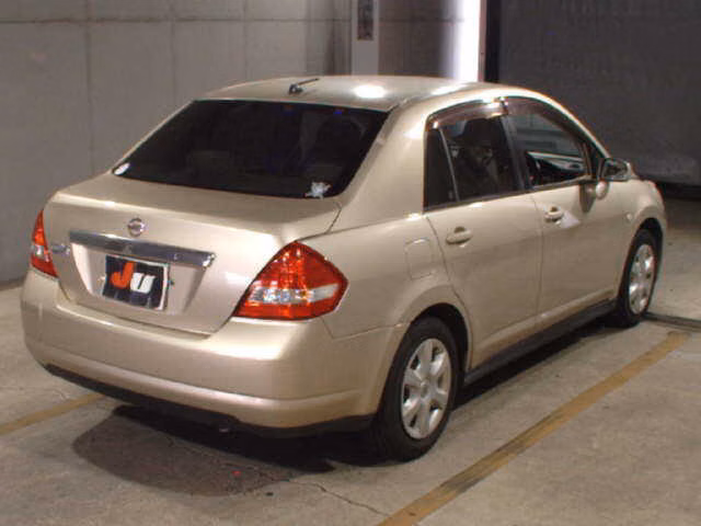 NISSAN TIIDA LATIO