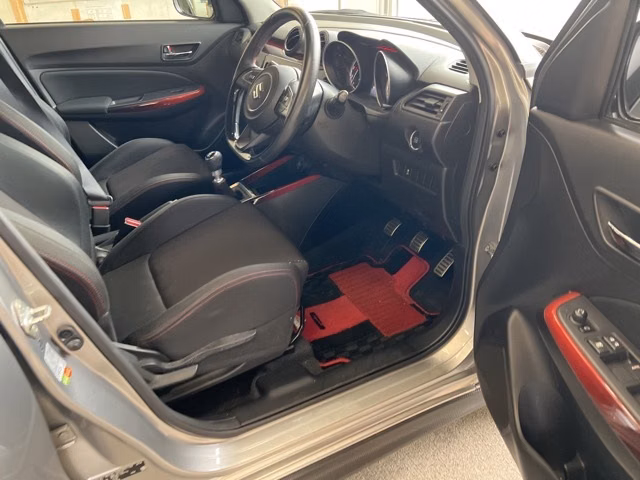 SUZUKI SWIFT