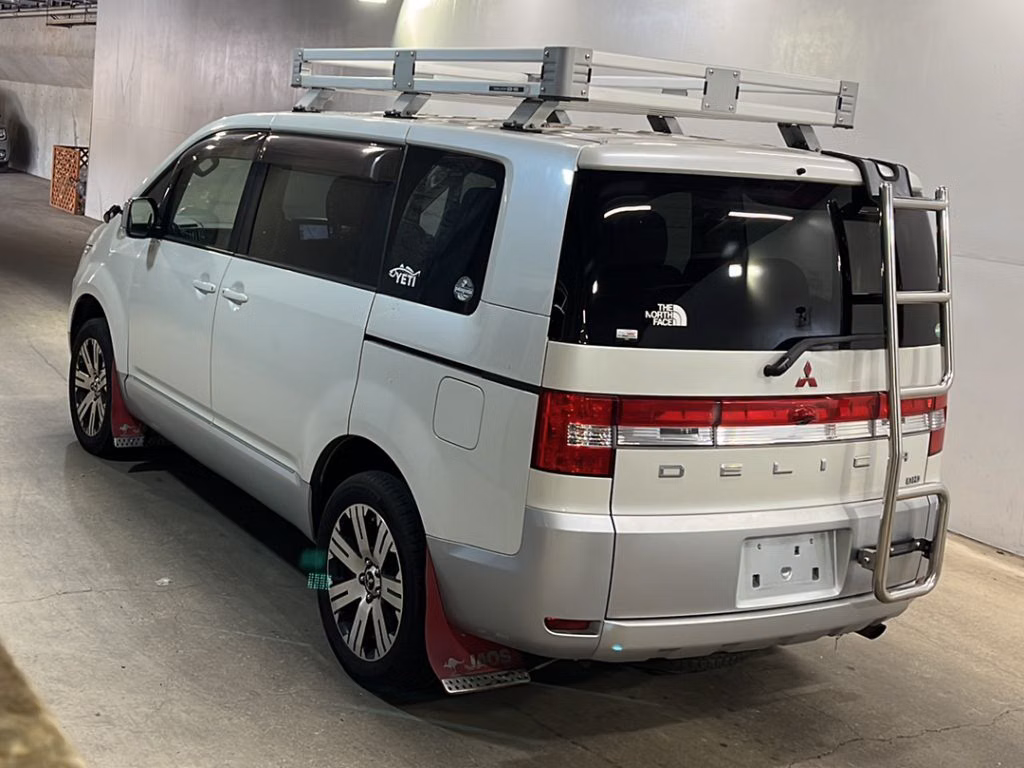 MITSUBISHI DELICA D:5