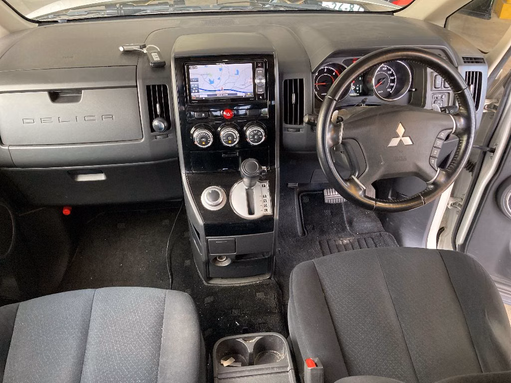 MITSUBISHI DELICA D:5