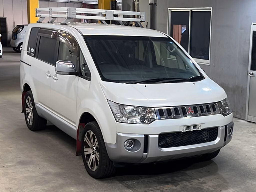 MITSUBISHI DELICA D:5