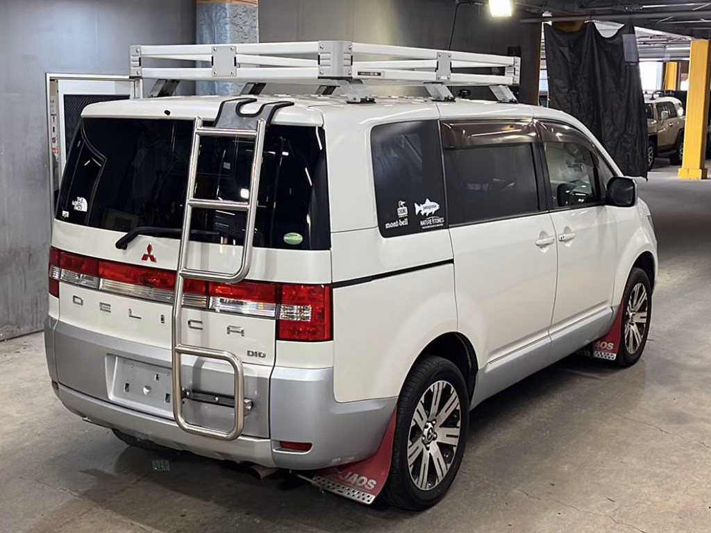 MITSUBISHI DELICA D:5