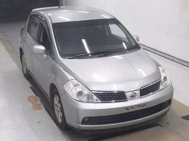 NISSAN TIIDA