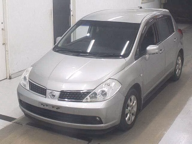 NISSAN TIIDA