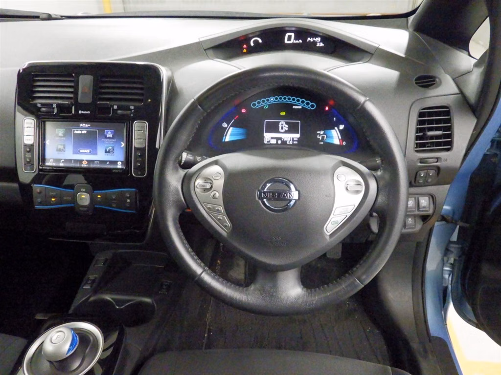 NISSAN LEAF