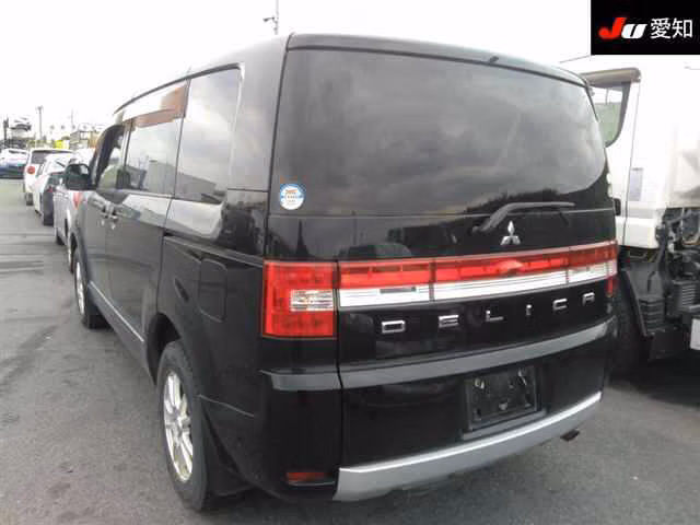 MITSUBISHI DELICA D:5
