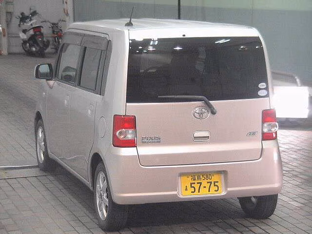 TOYOTA PIXIS SPACE