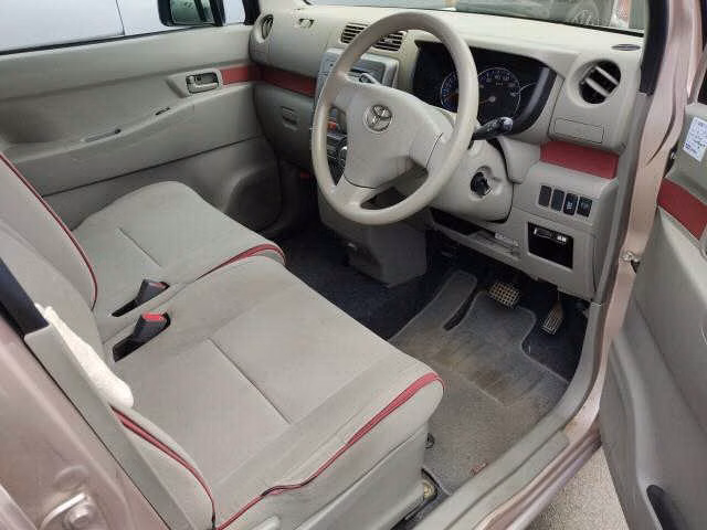 TOYOTA PIXIS SPACE