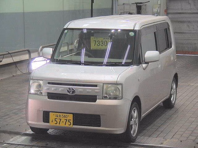 TOYOTA PIXIS SPACE