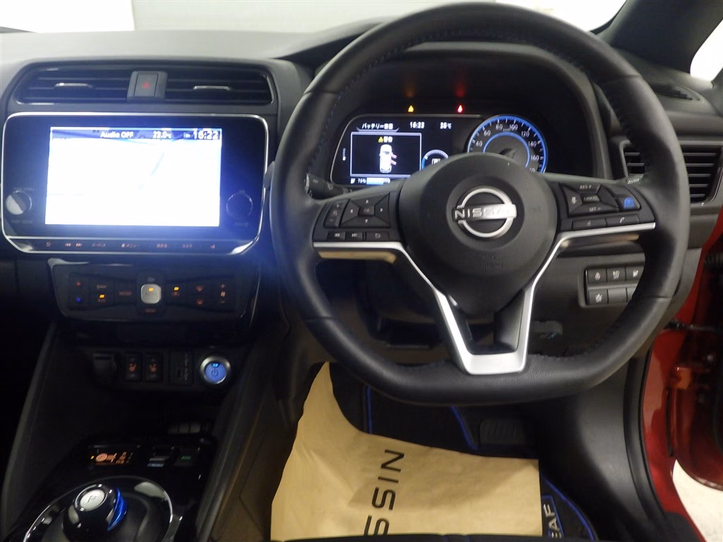 NISSAN LEAF
