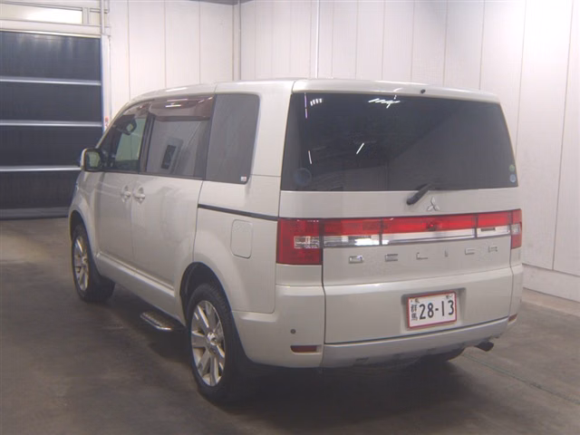 MITSUBISHI DELICA D:5