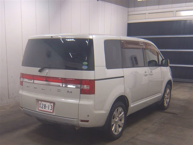 MITSUBISHI DELICA D:5