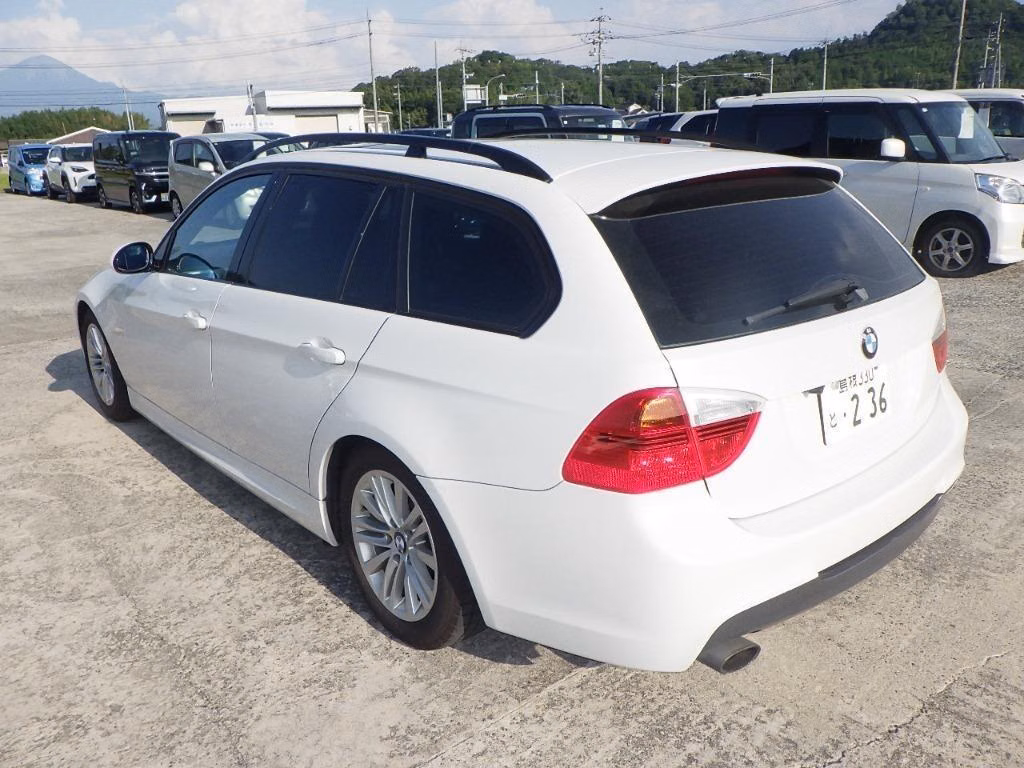 BMW 3-SERIES