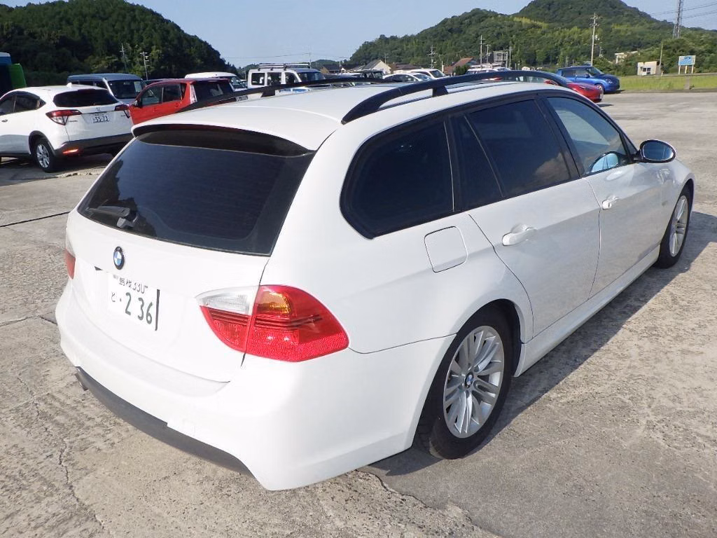 BMW 3-SERIES