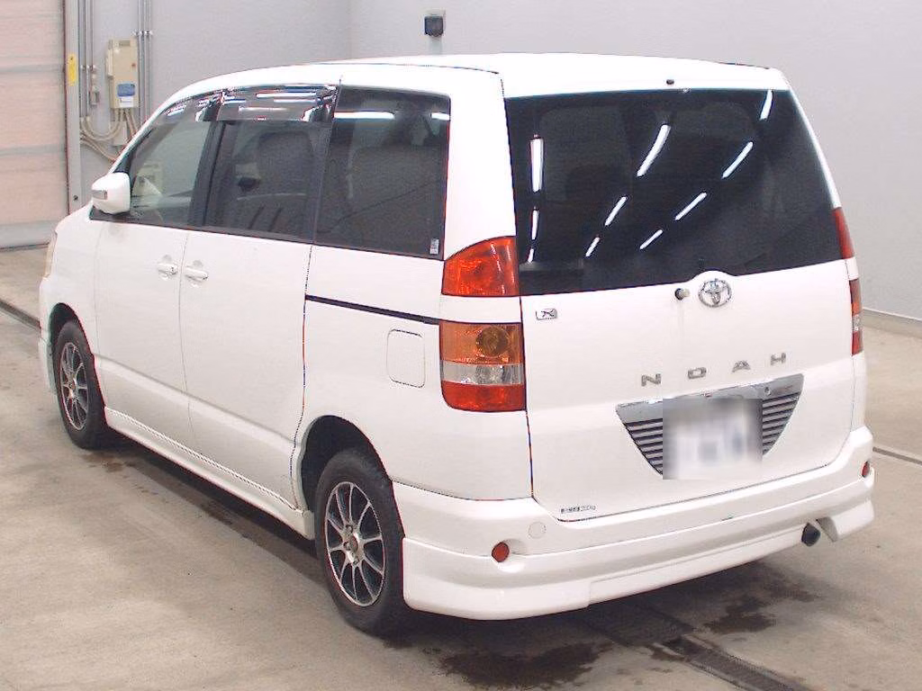 TOYOTA NOAH