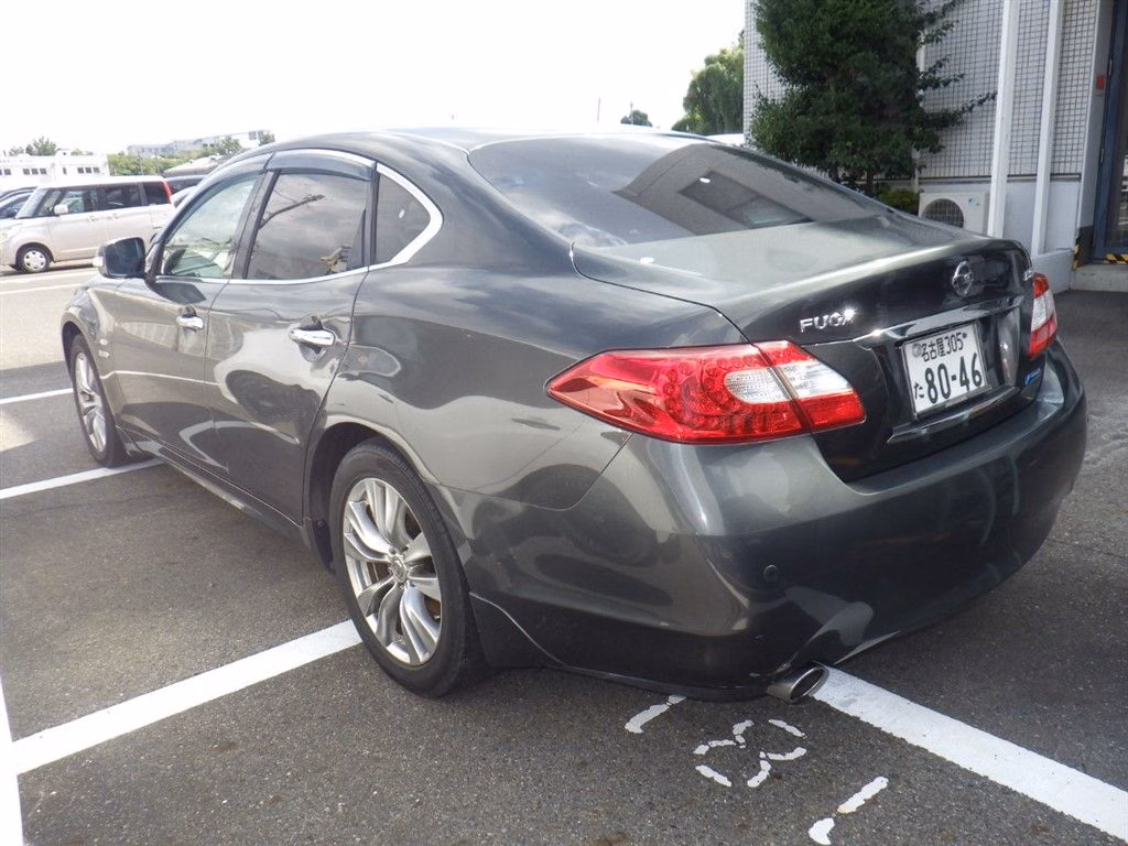 NISSAN FUGA
