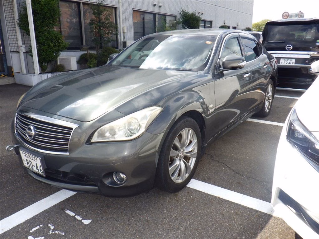 NISSAN FUGA