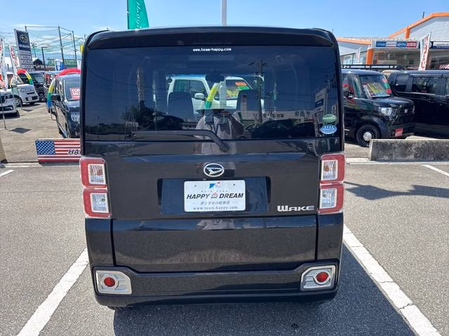 DAIHATSU WAKE