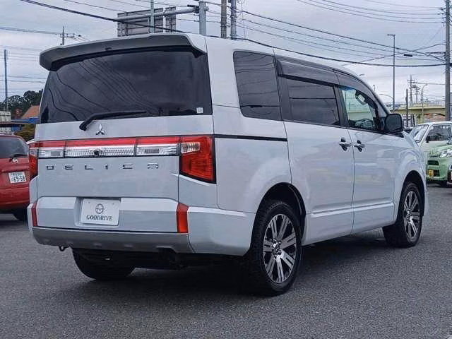 MITSUBISHI DELICA D:5