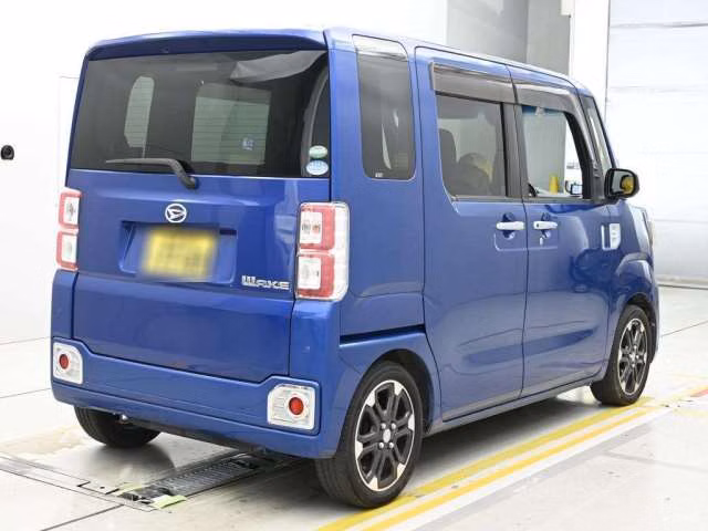 DAIHATSU WAKE