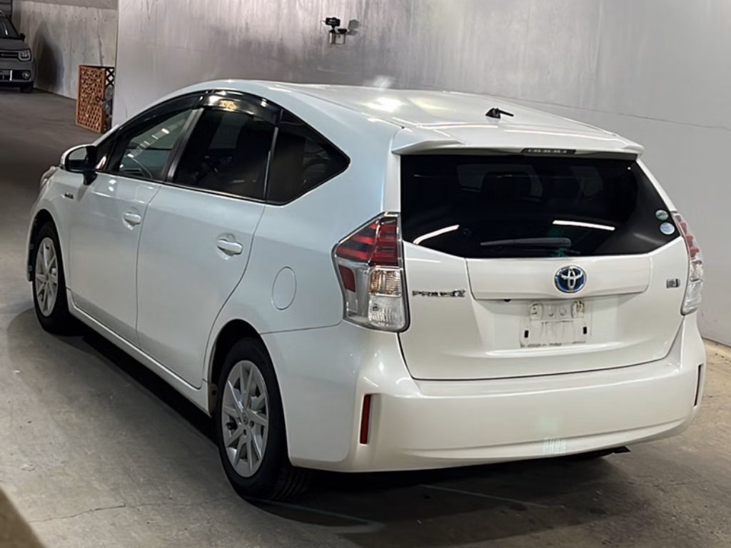 TOYOTA PRIUS ALPHA