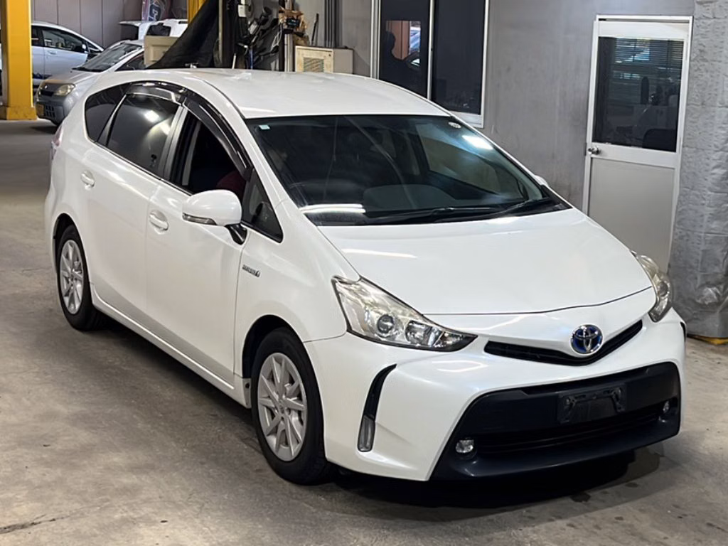 TOYOTA PRIUS ALPHA
