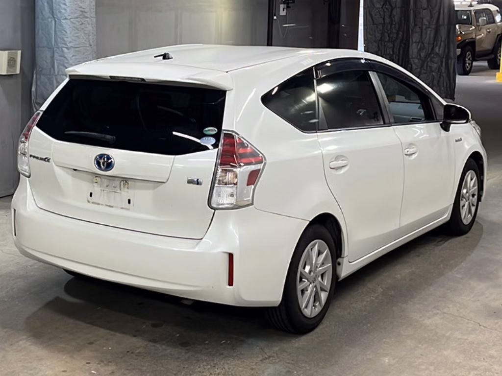 TOYOTA PRIUS ALPHA