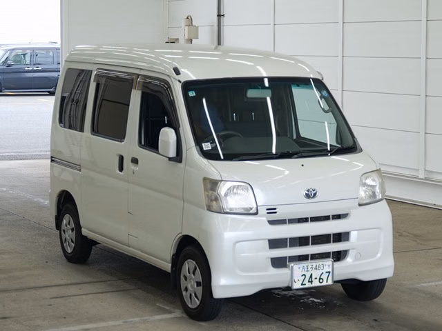 TOYOTA PIXIS VAN