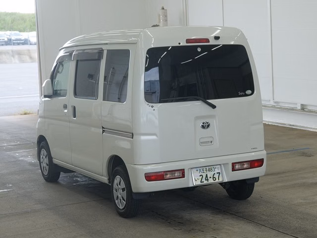 TOYOTA PIXIS VAN
