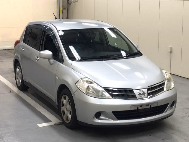 NISSAN TIIDA