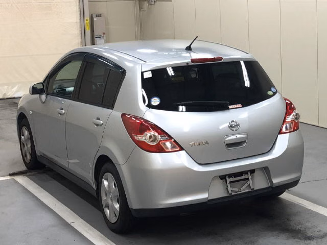 NISSAN TIIDA