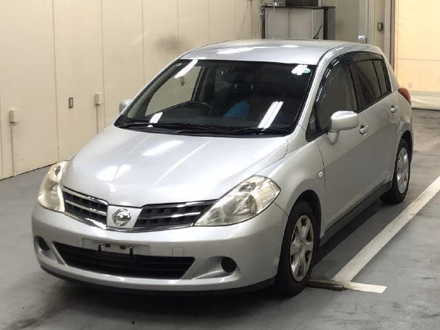 NISSAN TIIDA