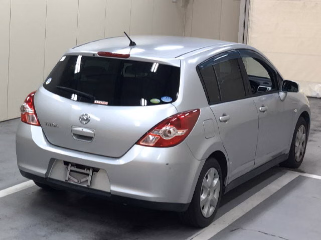 NISSAN TIIDA