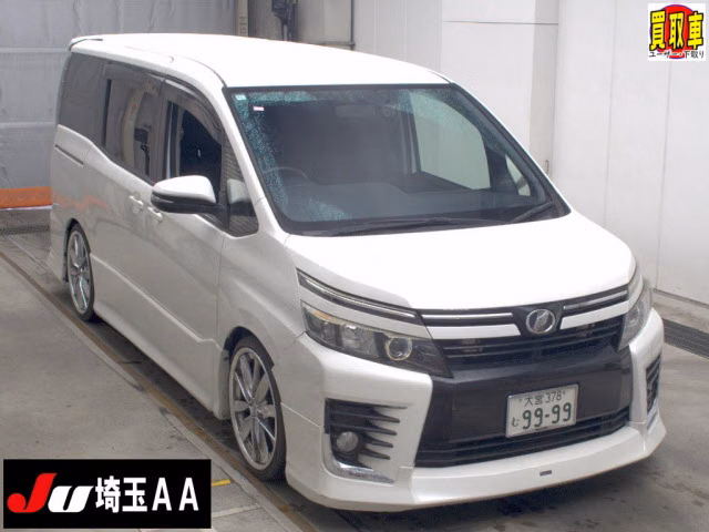 TOYOTA VOXY