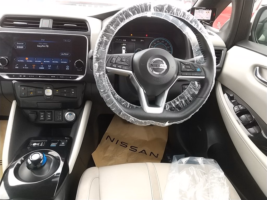 NISSAN LEAF
