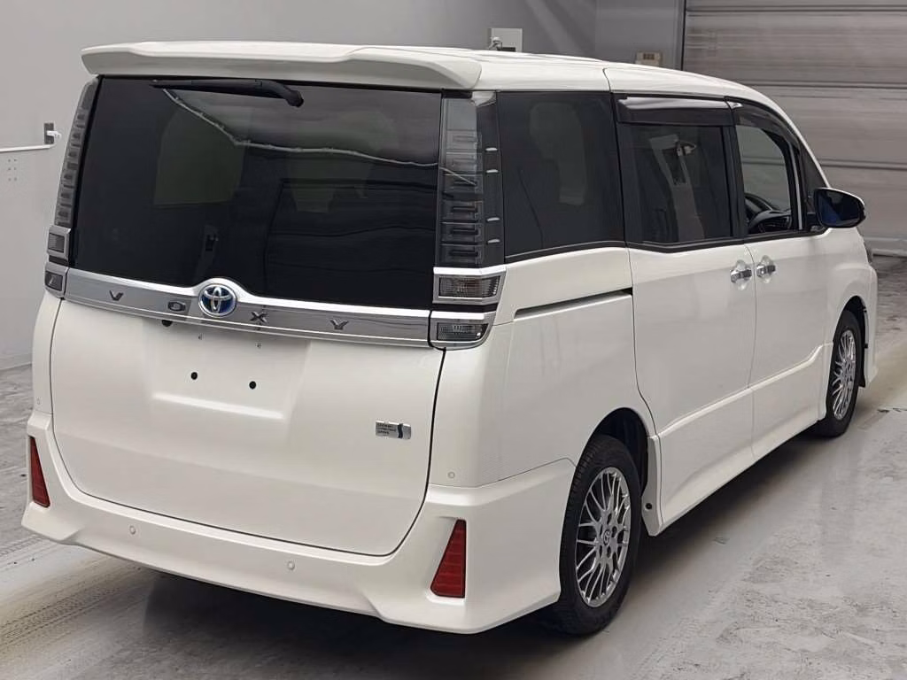 TOYOTA VOXY